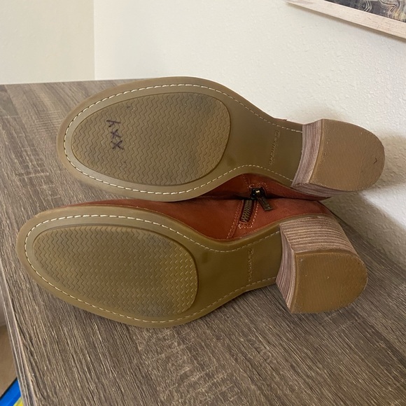 Sherry never worn boots - Picture 4 of 5